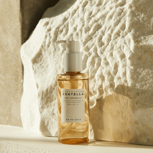 Centella Skin Light Oil Wash & Cleanser Madagascar 200ml (1)