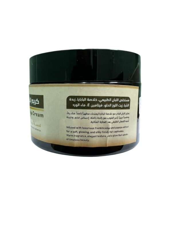 Natural papaya and frankincense cream for moisturizing and brightening the skin (1)